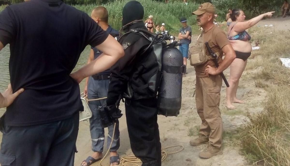 Киянку, яку вважали потонулою, спитала у водолазів, кого вони шукають Киянку, яку вважали потонулою, спитала у водолазів, кого вони шукають