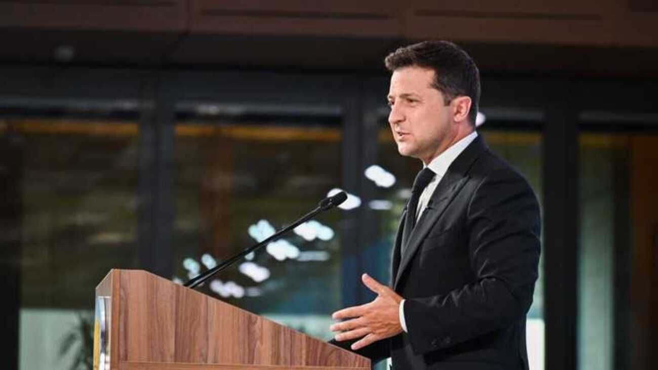 Зеленский подписал закон о коренных народах Украины Зеленский подписал закон о коренных народах Украины