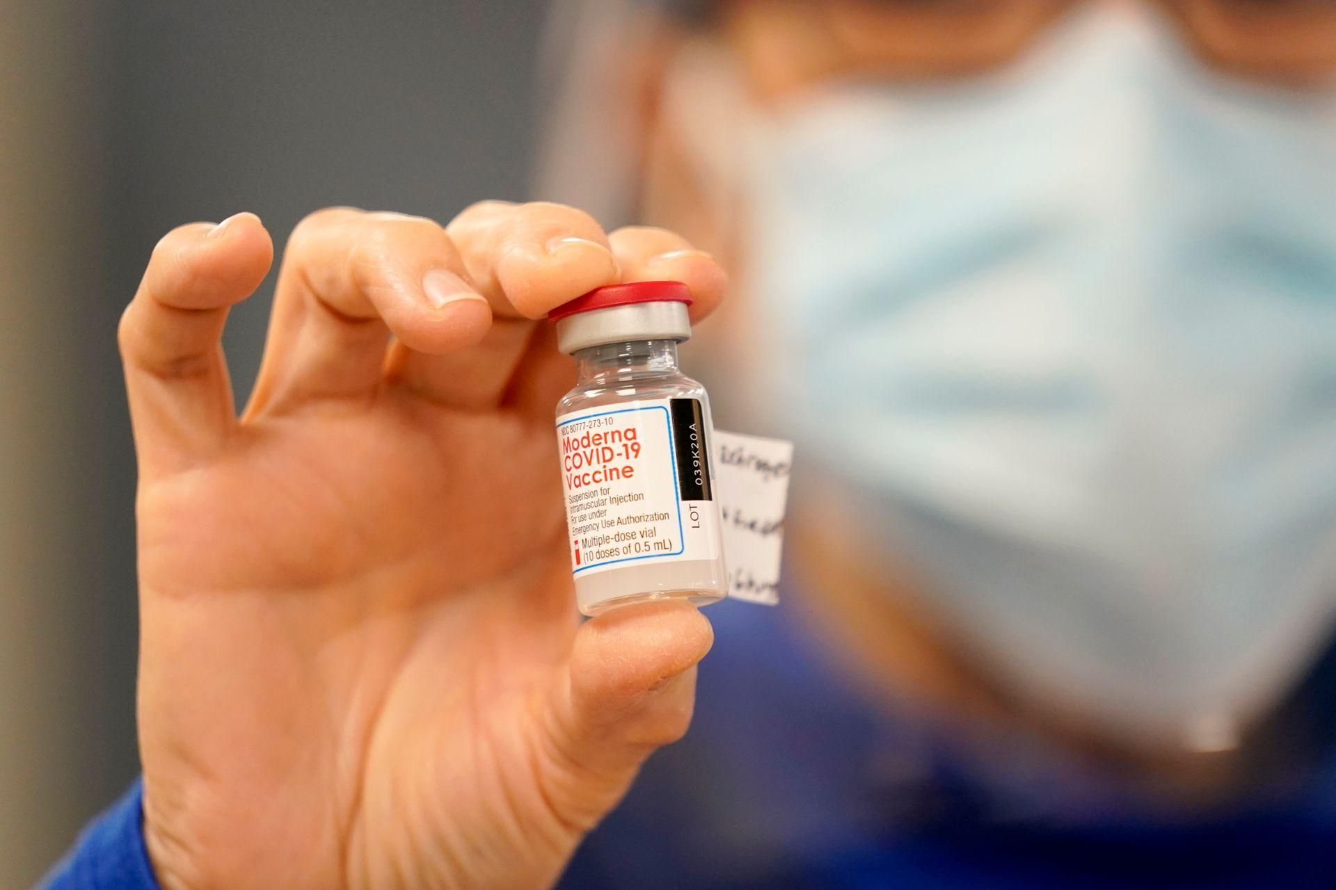 У МВЦ почали вакцинувати препаратом Moderna