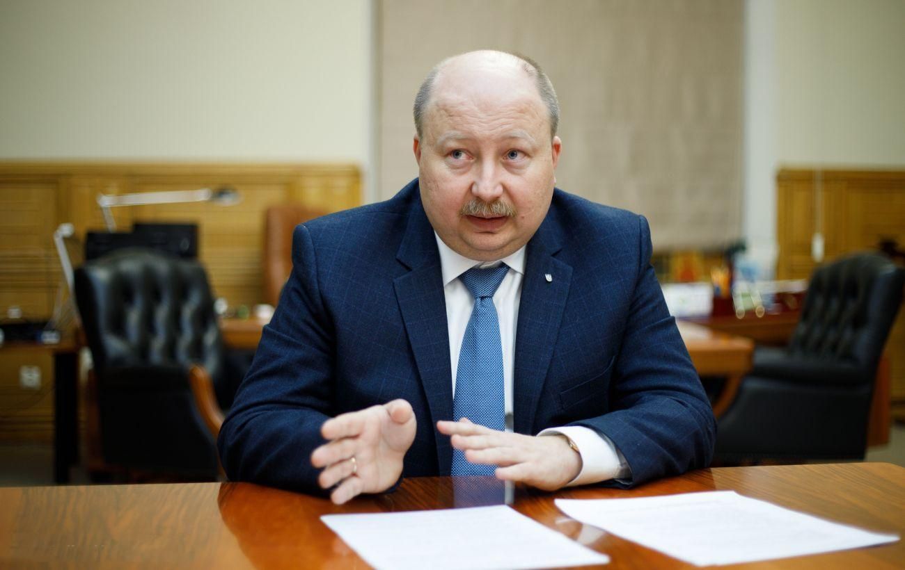 Що буде з чиновниками, які не складуть іспит на знання державної мови Що буде з чиновниками, які не складуть іспит на знання державної мови