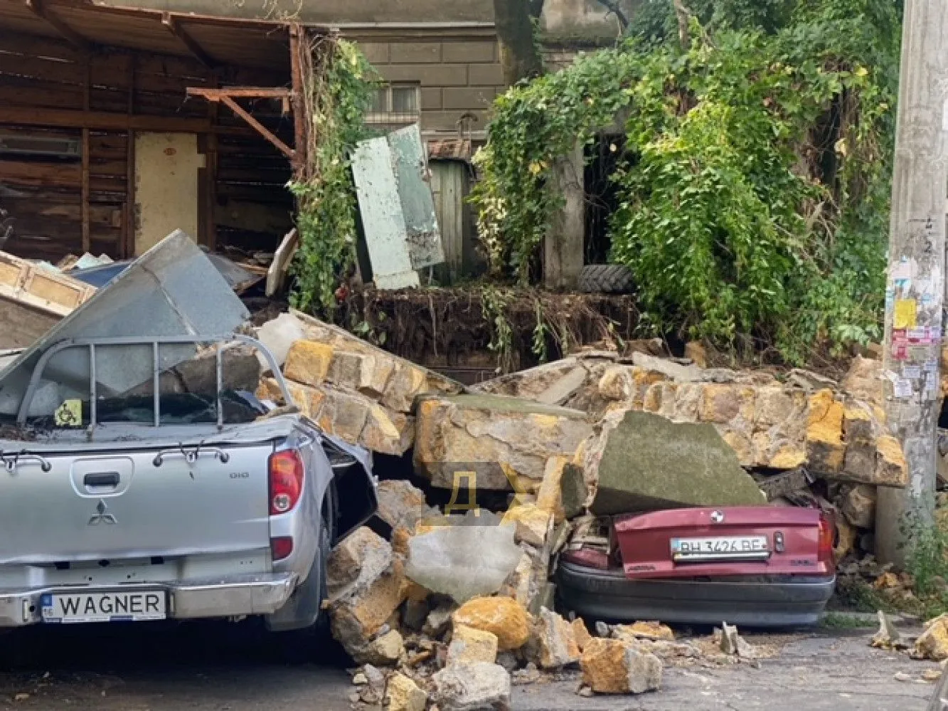 Обвалилась стіна Одеса Повінь Новини Одеси Злива в Одесі 21.07.2021 Обвалилась стіна Одеса Повінь Новини Одеси Злива в Одесі 21.07.2021