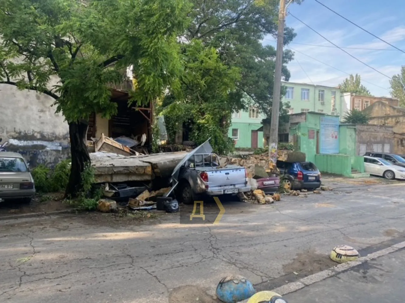 Обвалилася стіна в Одесі Повінь Наслідки Злива в Одесі 21.07.2021 Обвалилася стіна в Одесі Повінь Наслідки Злива в Одесі 21.07.2021
