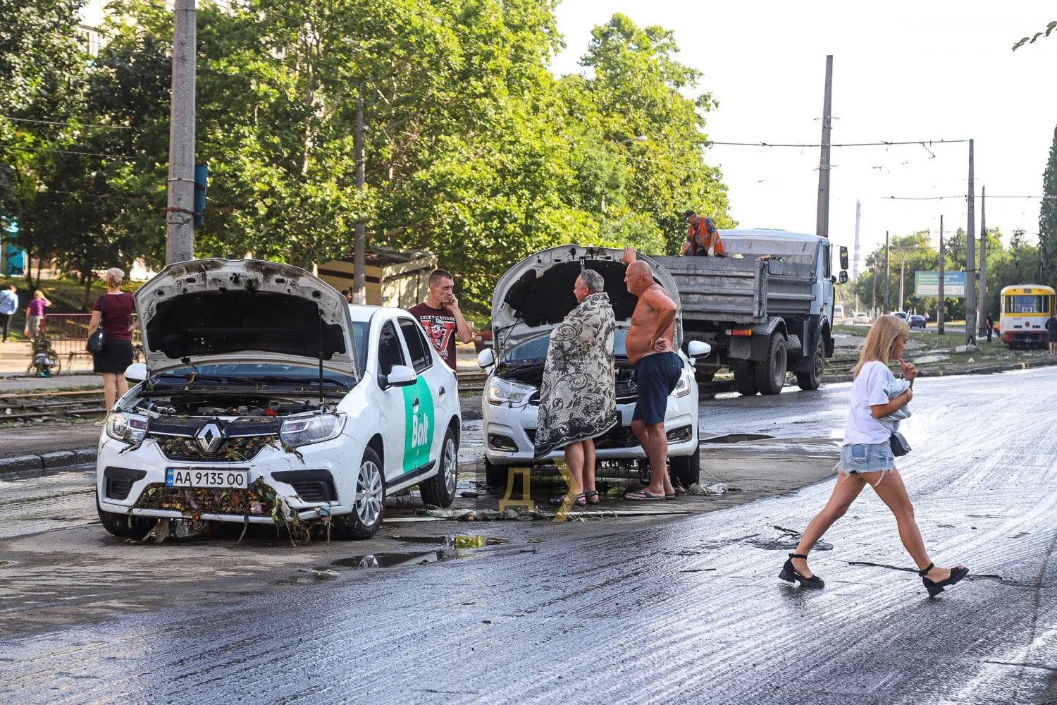 Зірвало асфальт Наслідки повені Новини Одеси Злива в Одесі 21.07.2021 Зірвало асфальт Наслідки повені Новини Одеси Злива в Одесі 21.07.2021
