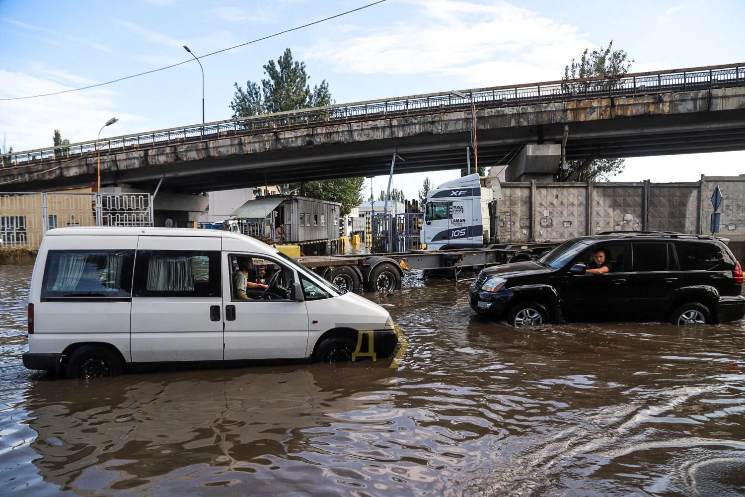 Повінь в Одесі Наслідки Затопило вулиці Злива в Одесі 21.07.2021