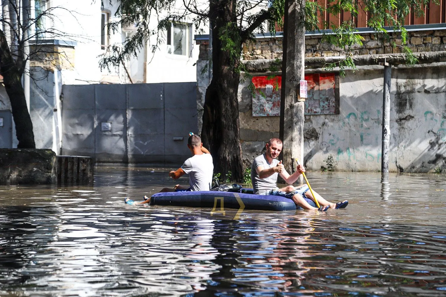 Як рятуються люди Новини Одеси Злива в Одесі 21.07.2021