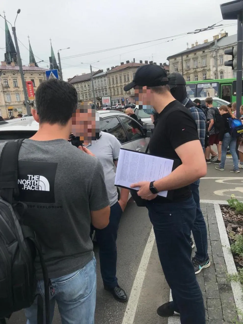 Львівського прокурора затримали на хабарі: допомагав поліцейському, що підробив протокол – фото Львівського прокурора затримали на хабарі: допомагав поліцейському, що підробив протокол – фото