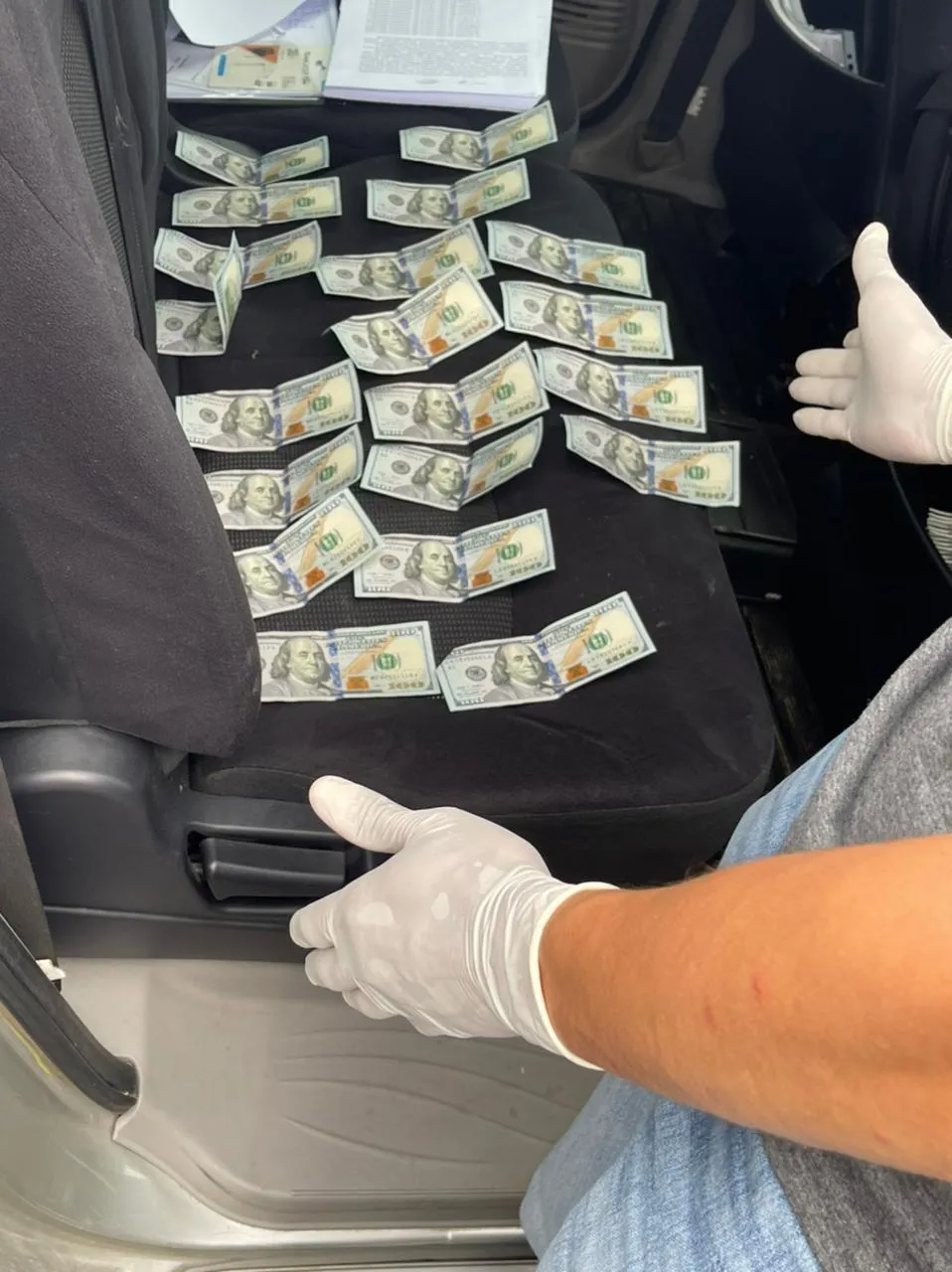 Львівського прокурора затримали на хабарі: допомагав поліцейському, що підробив протокол – фото Львівського прокурора затримали на хабарі: допомагав поліцейському, що підробив протокол – фото