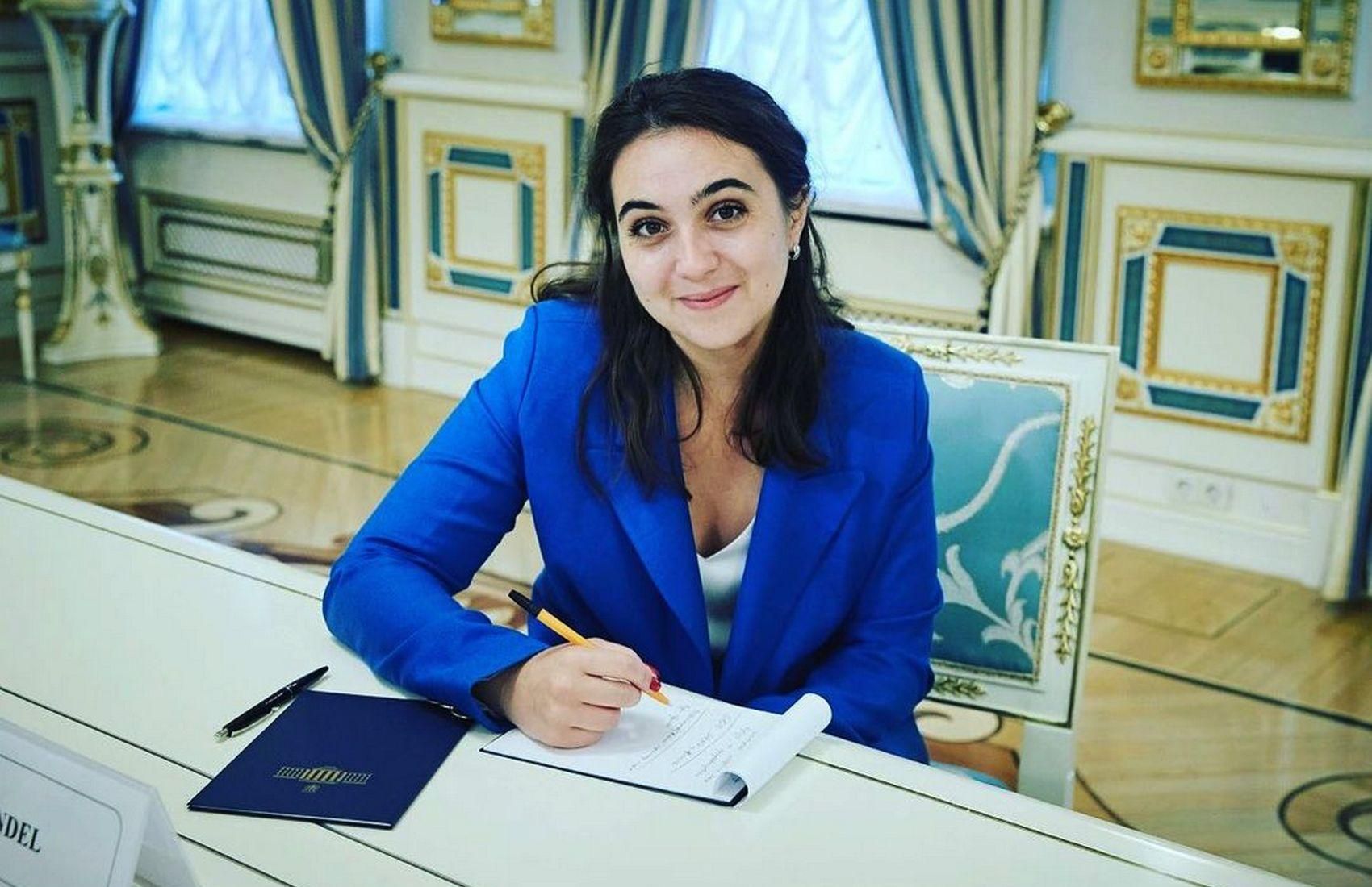 Мендель виправдалася за цитату з книги про брудні намети на Майдані Мендель виправдалася за цитату з книги про брудні намети на Майдані