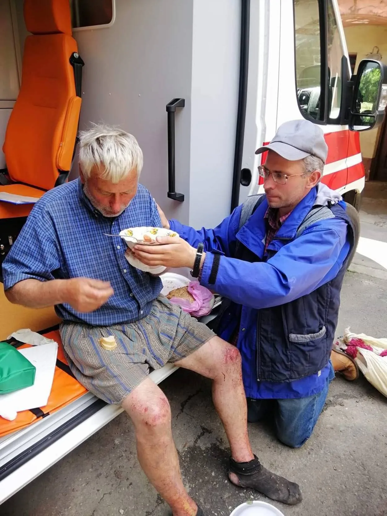 Загадково зник 5 днів тому: неподалік Львова перехожий випадково врятував дідуся – фото Загадково зник 5 днів тому: неподалік Львова перехожий випадково врятував дідуся – фото