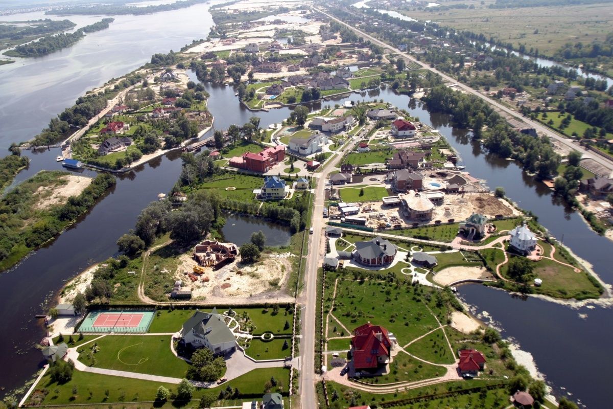 Ексчиновники намагаються зірвати виселення з держдач у Конча-Заспі Ексчиновники намагаються зірвати виселення з держдач у Конча-Заспі