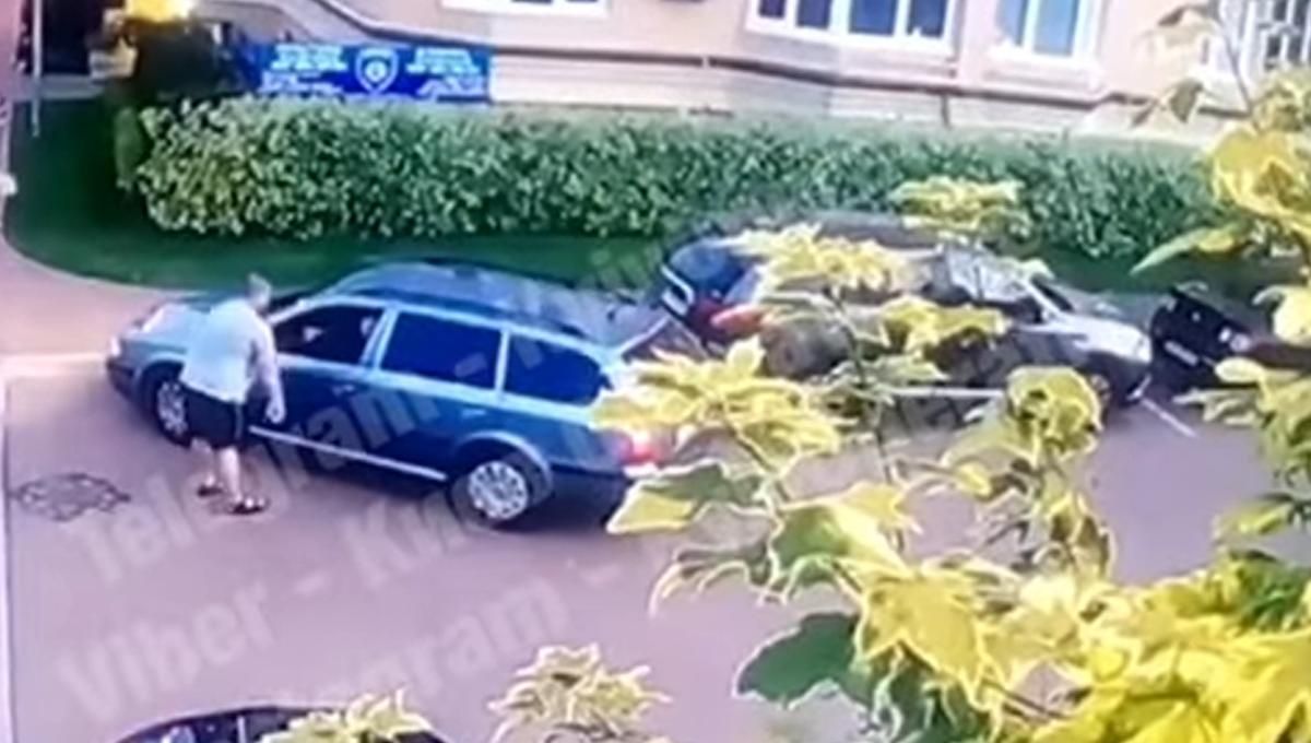 Под Киевом водитель приставил ствол к голове мужчины Под Киевом водитель приставил ствол к голове мужчины