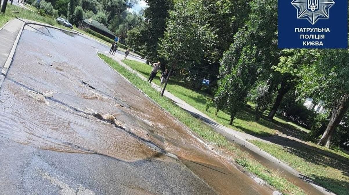 У Києві підтопило проспект Перемоги