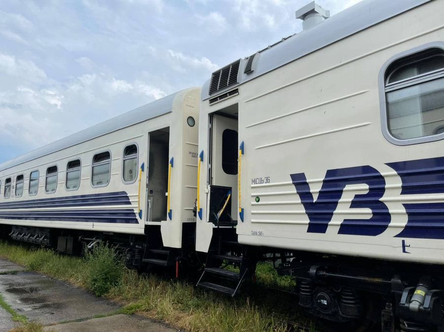 Укрзализныця показала обновленные вагоны с новой техникой: фото Укрзализныця показала обновленные вагоны с новой техникой: фото