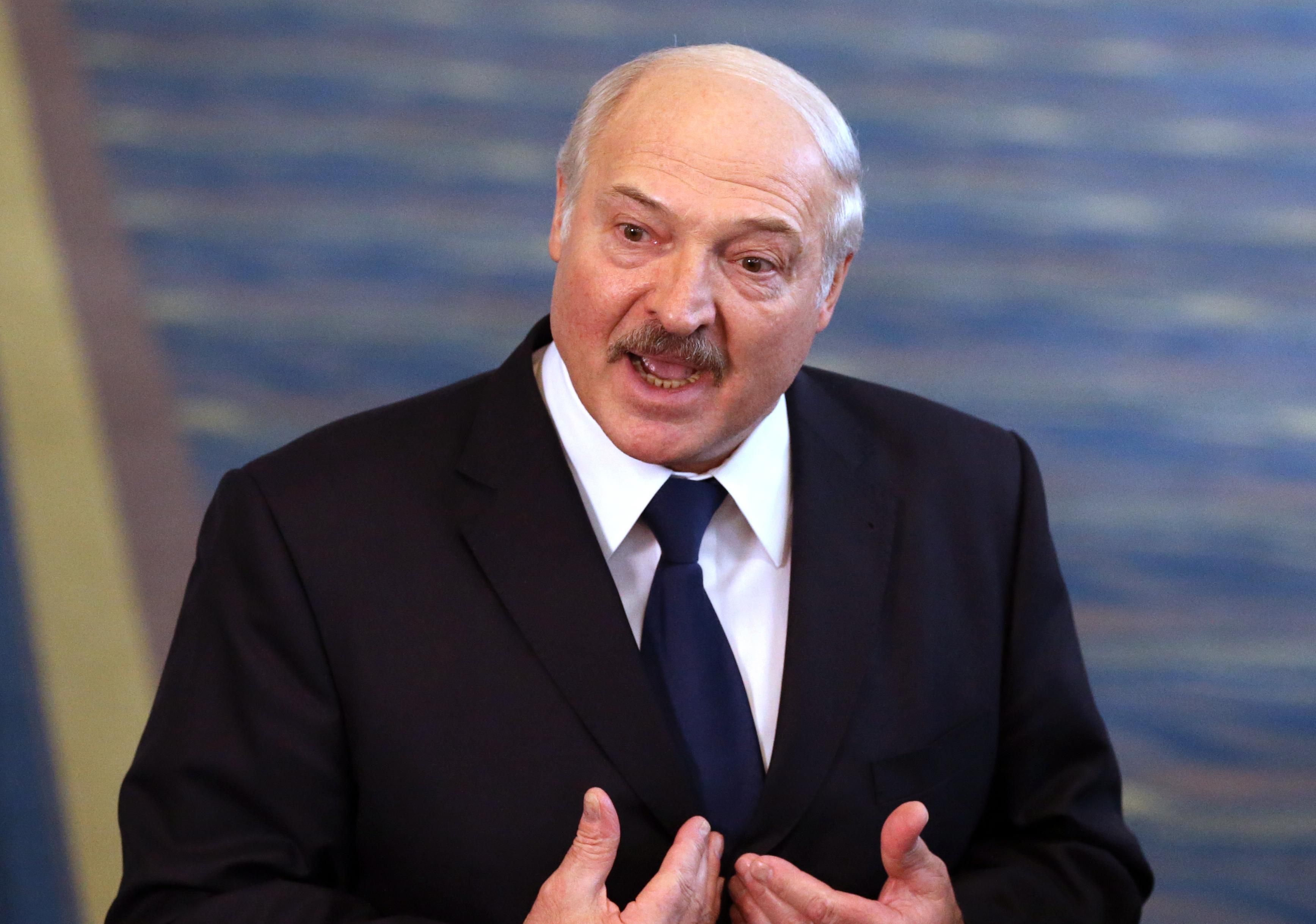 Лукашенко віддав частину повноважень