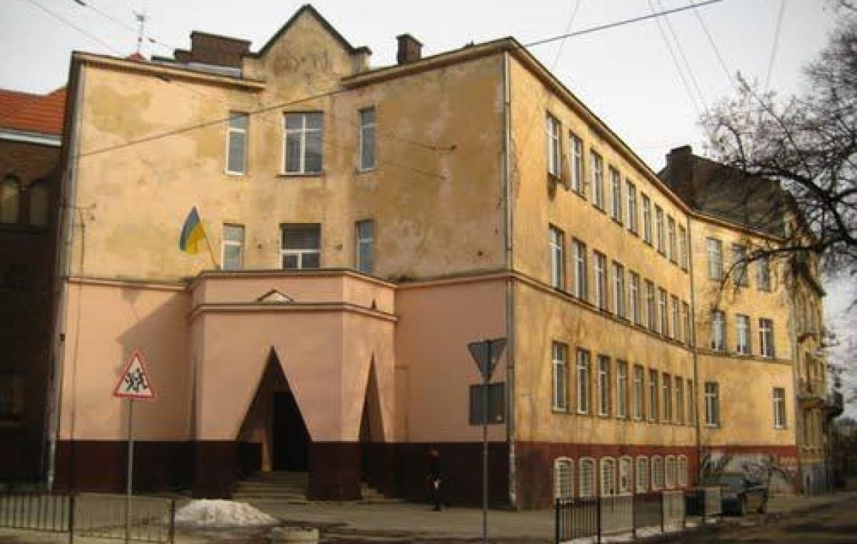 Учителя подали в суд на ученика, который делал на них мемы: детали Учителя подали в суд на ученика, который делал на них мемы: детали