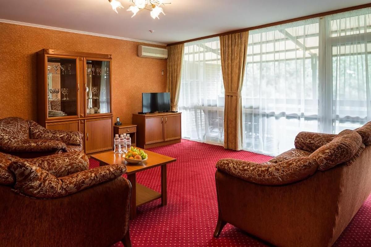 Номер за 20 тисяч гривень на добу у Бердянську: фото Номер за 20 тисяч гривень на добу у Бердянську: фото