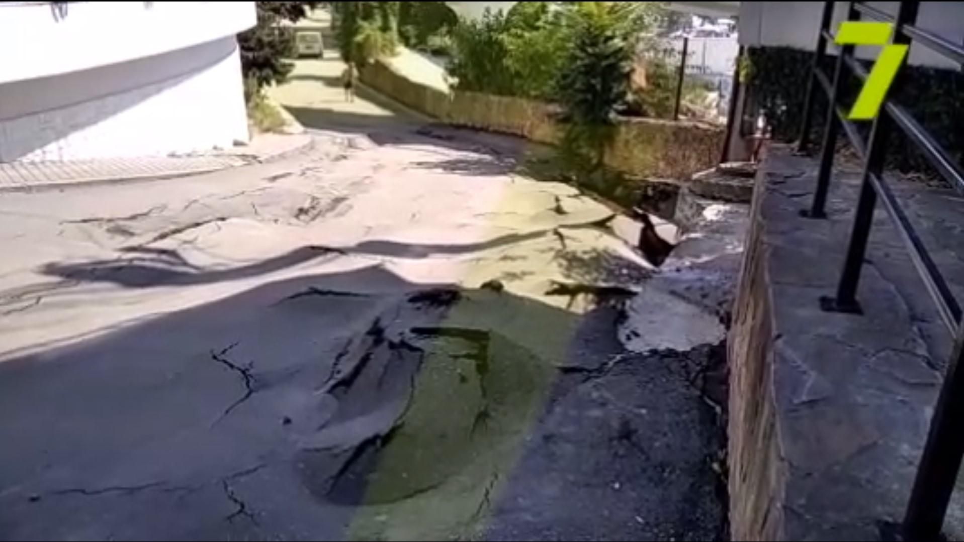 Великі тріщини та ями: в Одесі може обвалитися набережна – відео
