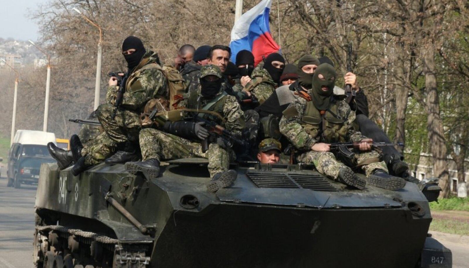 Офіцери Росії привласнюють зарплати бойовиків на Донбасі, – розвідка