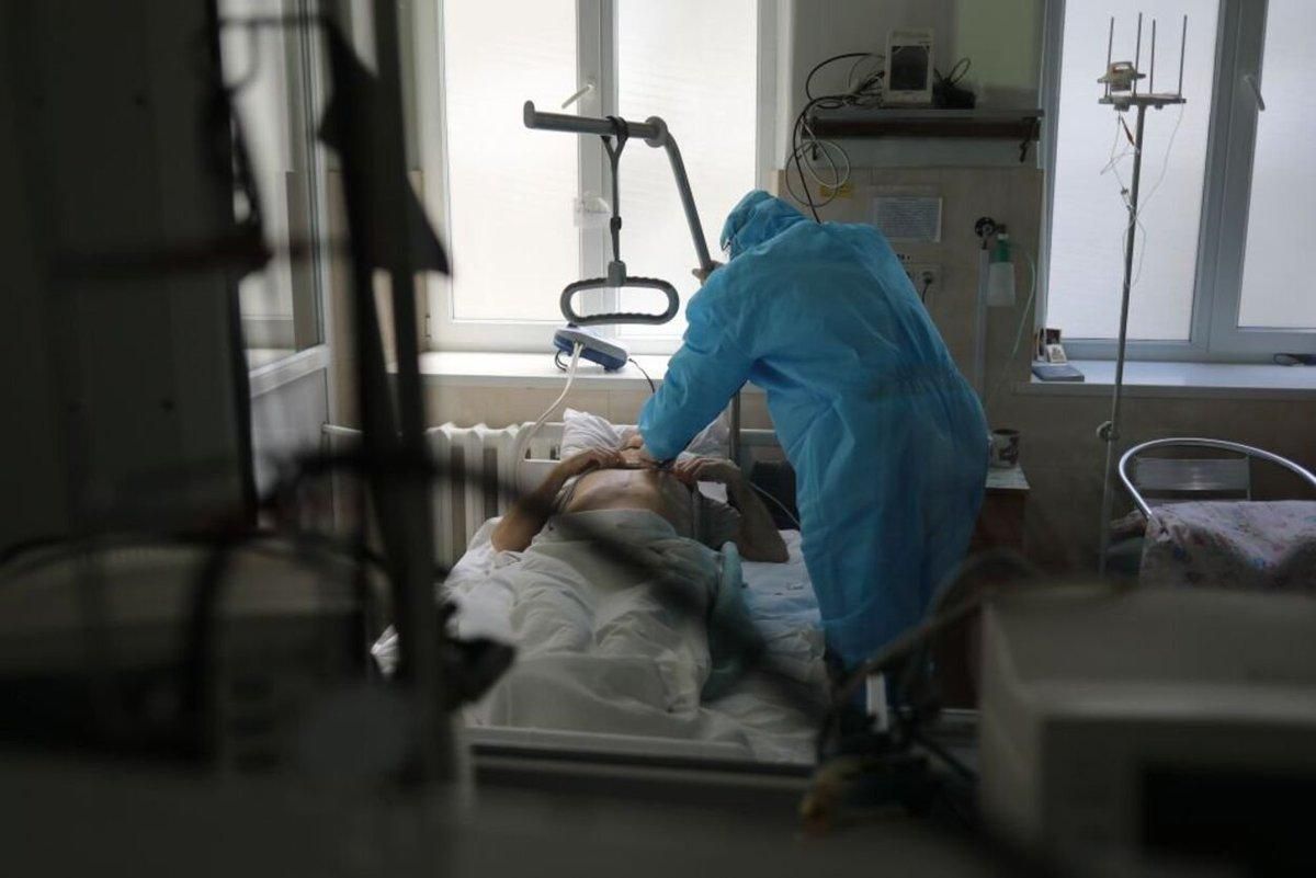Коли очікувати на нові спалахи COVID-19 в Україні: прогноз НАН