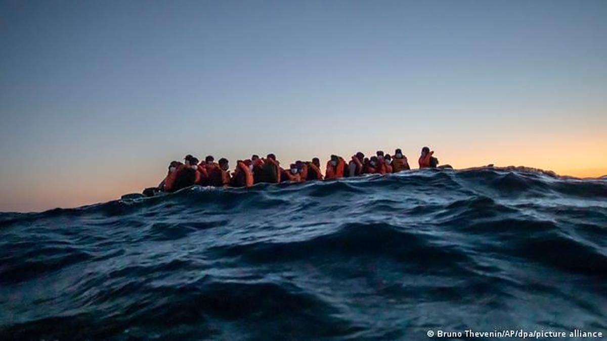 У берегов Турции утонул лодка с 45 людьми: часть спасли