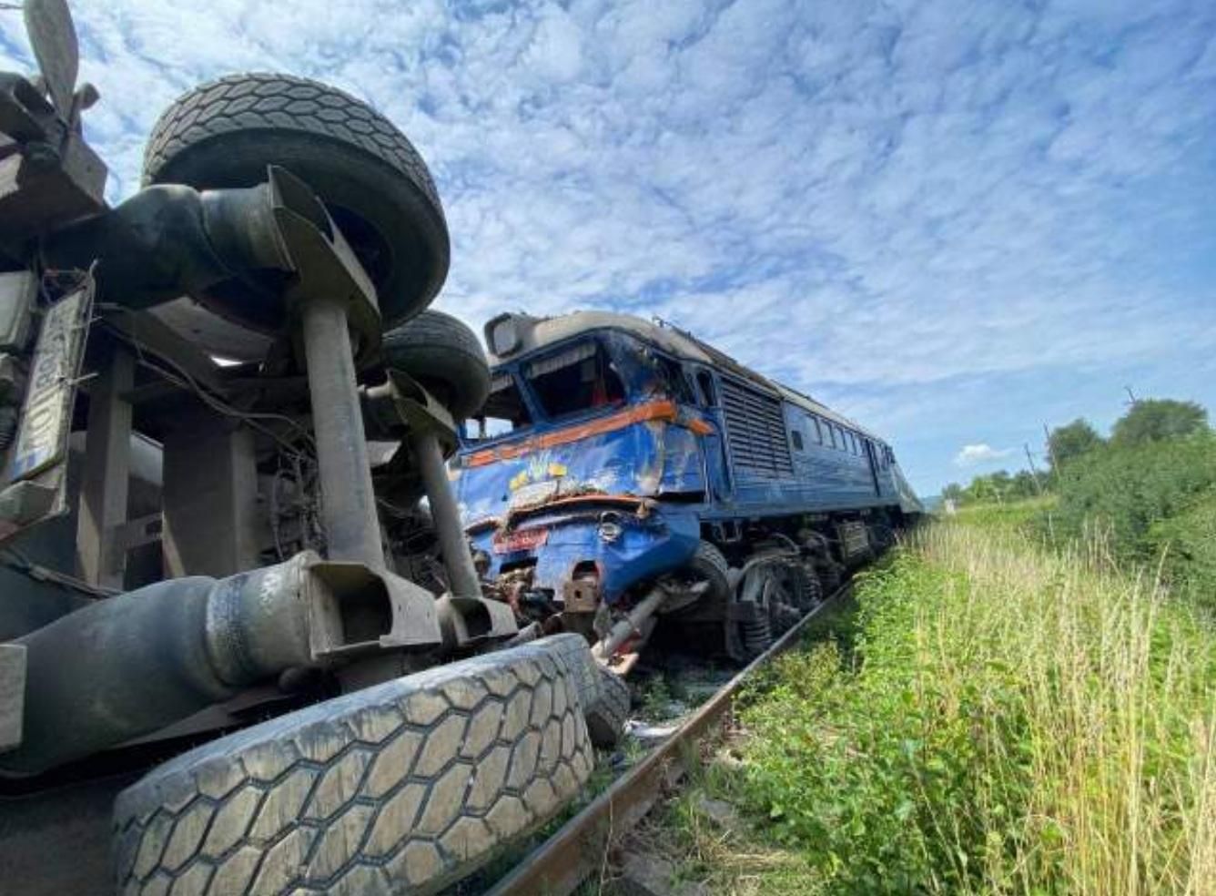 Пасажирів потяга Київ – Солотвино доправили до пунктів призначення Пасажирів потяга Київ – Солотвино доправили до пунктів призначення