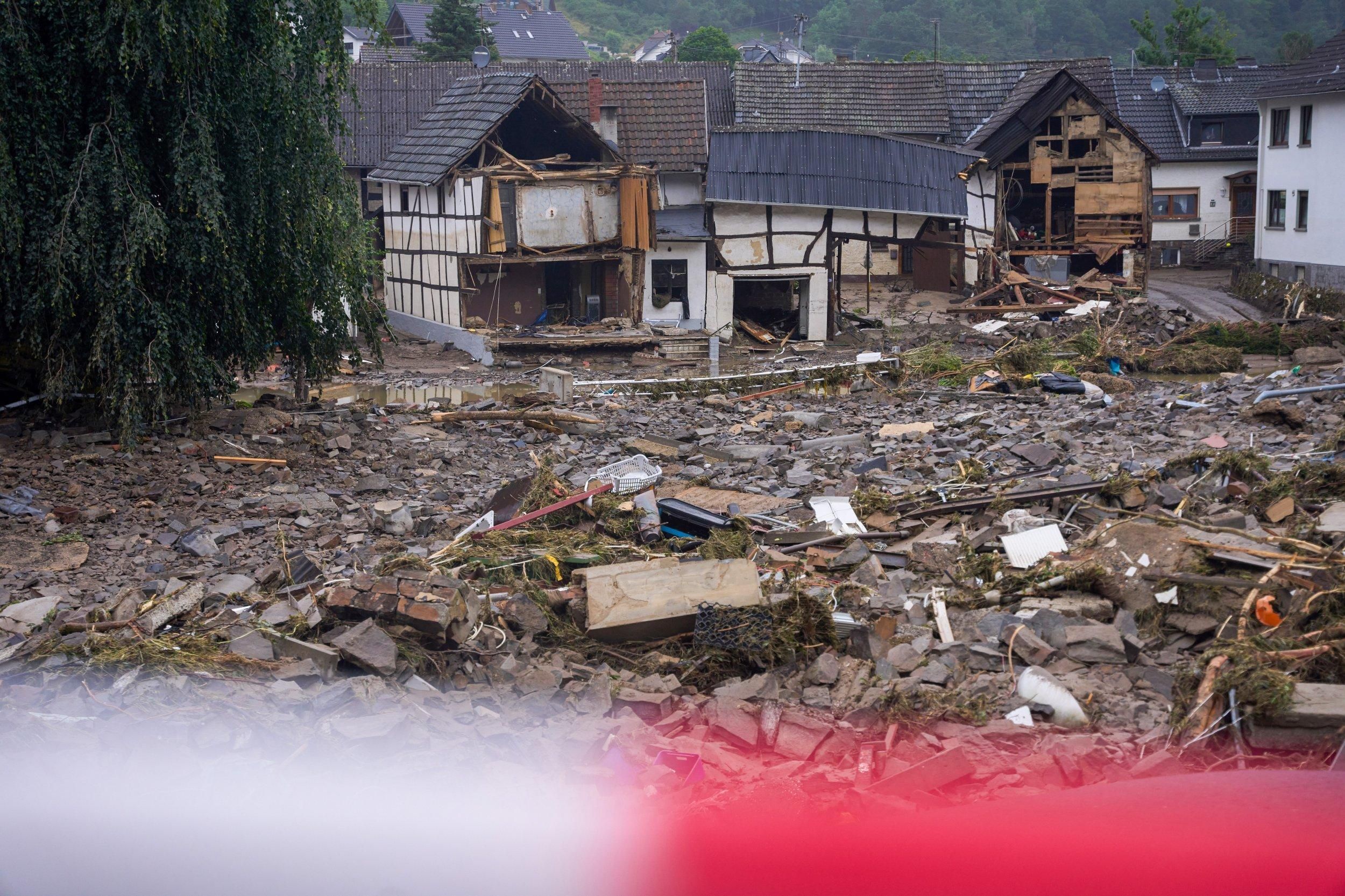Число жертв наводнения в Германии достигла 175