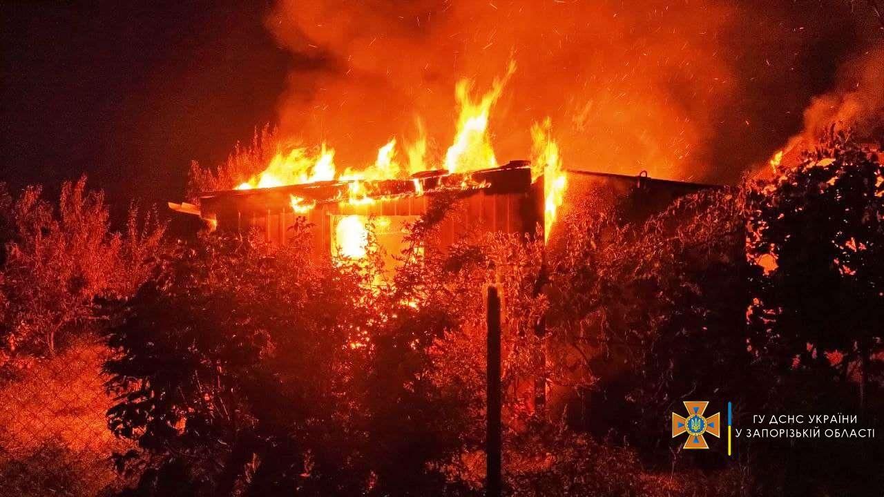 Смертельная пожар в дачном доме в Бердянске 24 июля 2021: фото