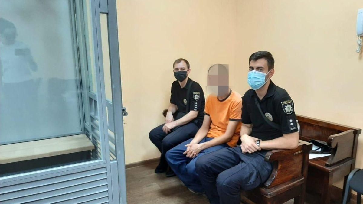 У Кривому Розі взяли під варту вітчима, який тримав дитину на ланцюгу У Кривому Розі взяли під варту вітчима, який тримав дитину на ланцюгу