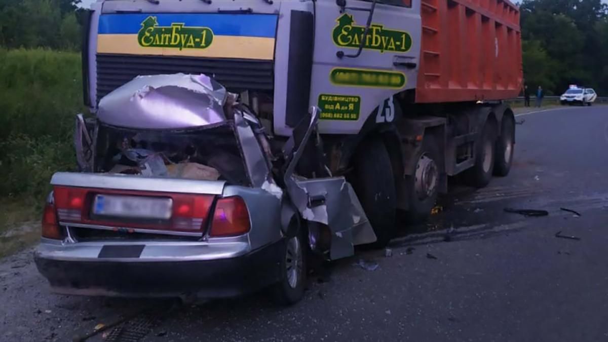 На Полтавщині 25.07.2021 вантажівка розчавила легковик: є жертви