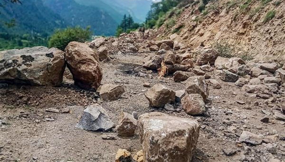 Камнепад в Индии: погибли 9 человек - видео падения глыб
