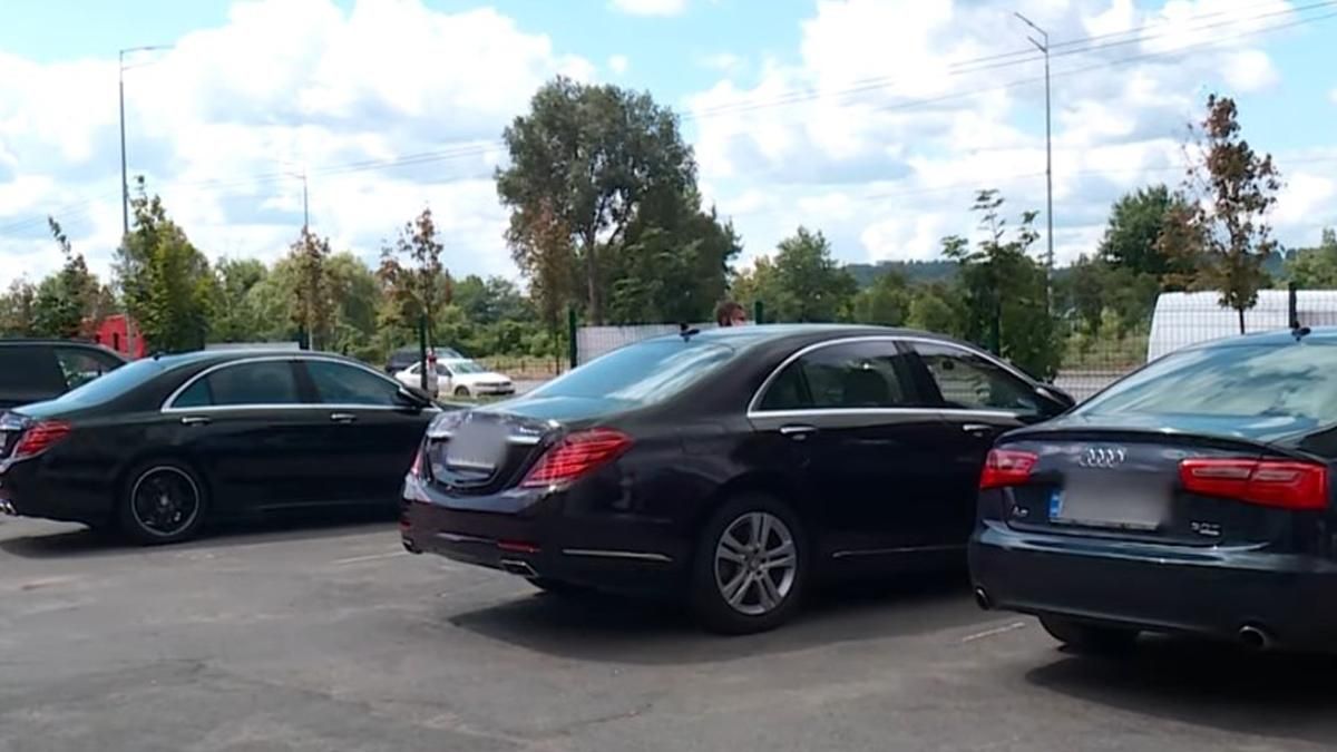 В Киеве владелец автосалона отобрал BMW и занимался вымогательством