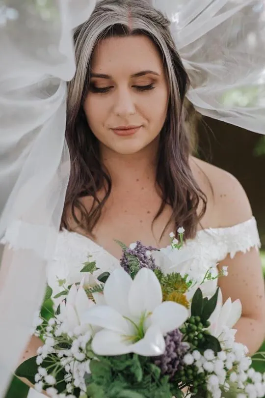 На свадьбе невеста была с седыми волосами