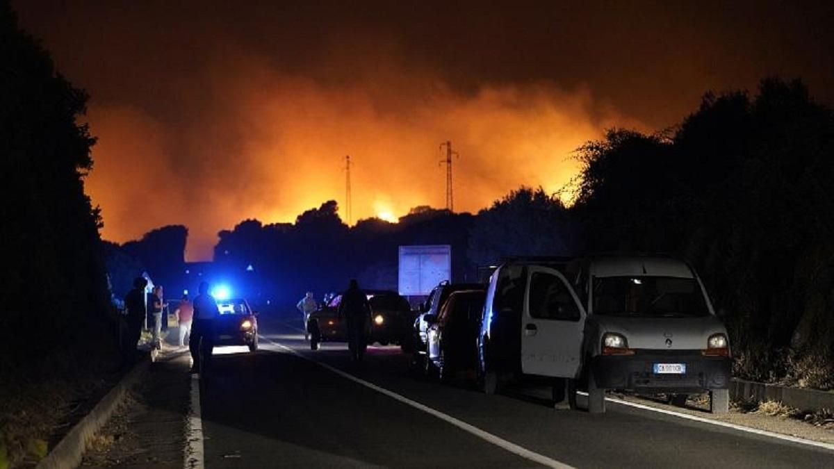 Сардинию охватили масштабные лесные пожары - фото, видео