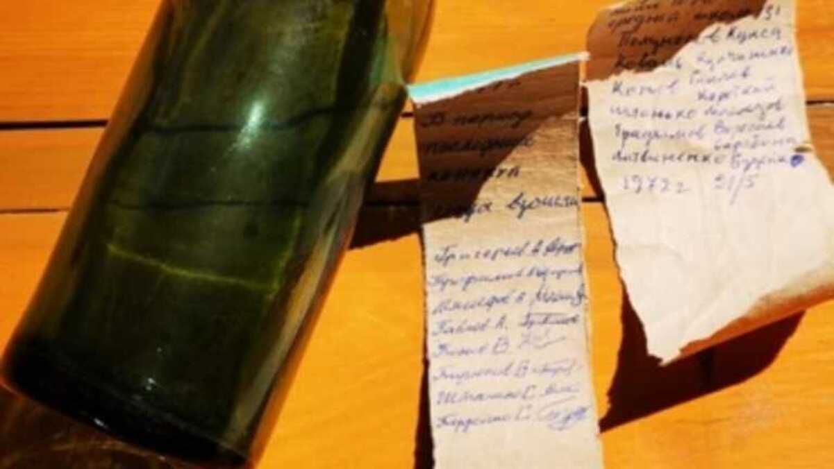 На Говерле нашли бутылку с записками 50-летней давности