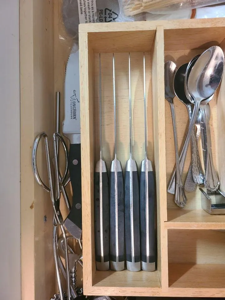 Полочка создана именно для этих ножей Полочка создана именно для этих ножей