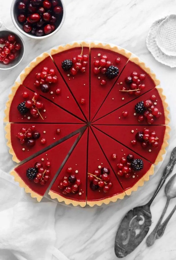 Только настоящий профессионал сможет так порезать торт Только настоящий профессионал сможет так порезать торт