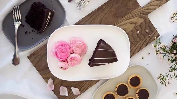 Квіти на тарілці Квіти на тарілці