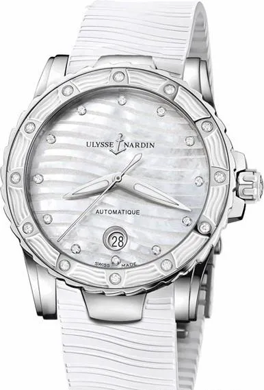 Судді подарували годинник з діамантами в Харкові Судді подарували годинник з діамантами в Харкові