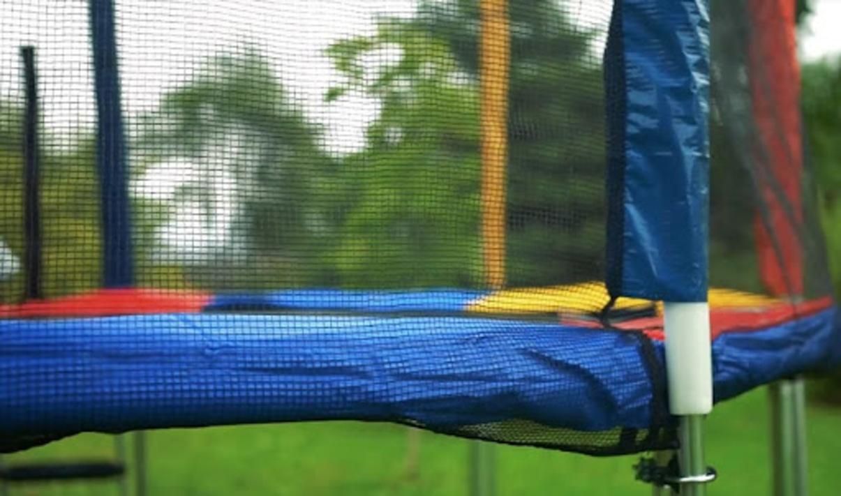 Впала з батута: у Кременчуці важко травмувалася дівчинка Впала з батута: у Кременчуці важко травмувалася дівчинка