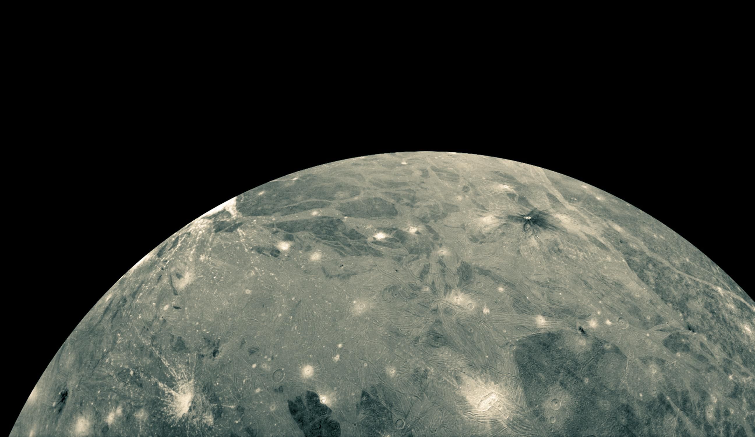 Супутник Юпітера: В атмосфері супутника знайшли воду