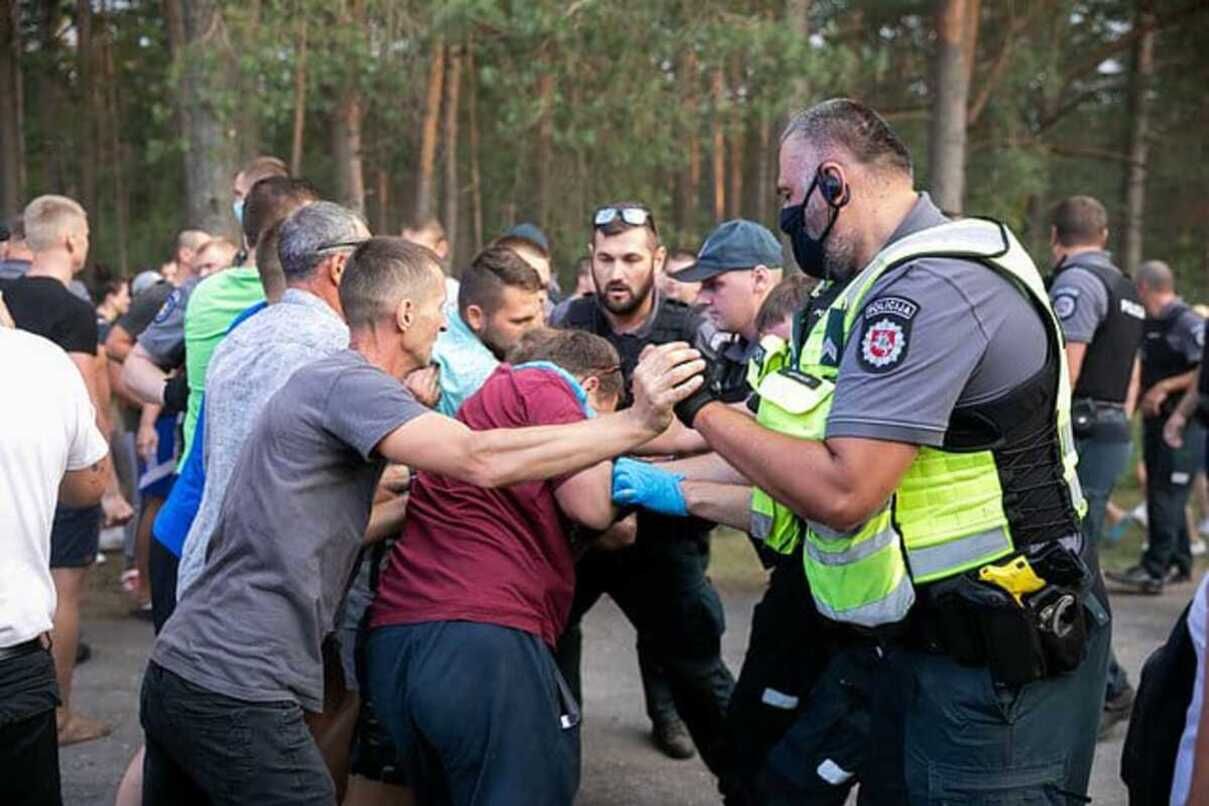 Литва может ввести чрезвычайное положение: столкновения на границе 