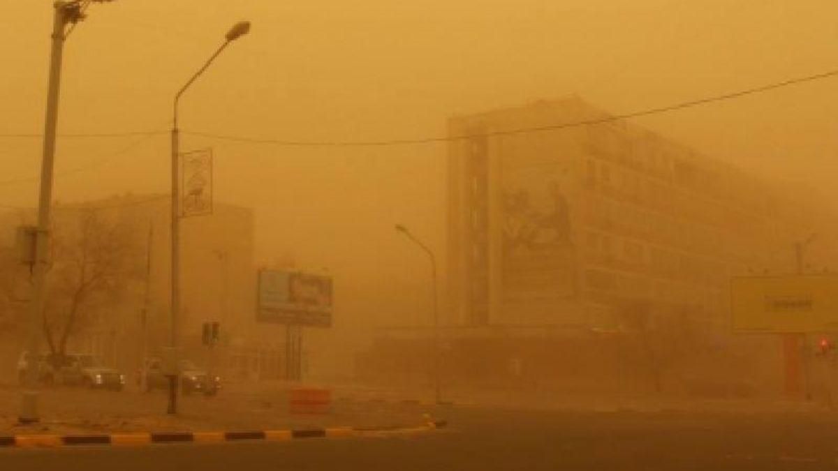 Мощная пылевая буря накрыла запад Казахстана: видео Мощная пылевая буря накрыла запад Казахстана: видео