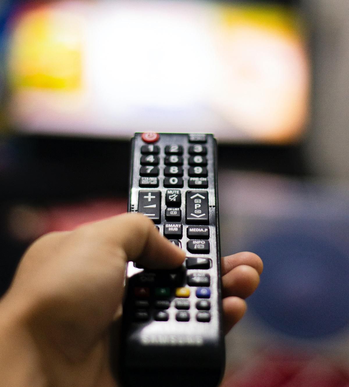 Попри нові мовні норми: в Україні телеканали порушують закон Попри нові мовні норми: в Україні телеканали порушують закон