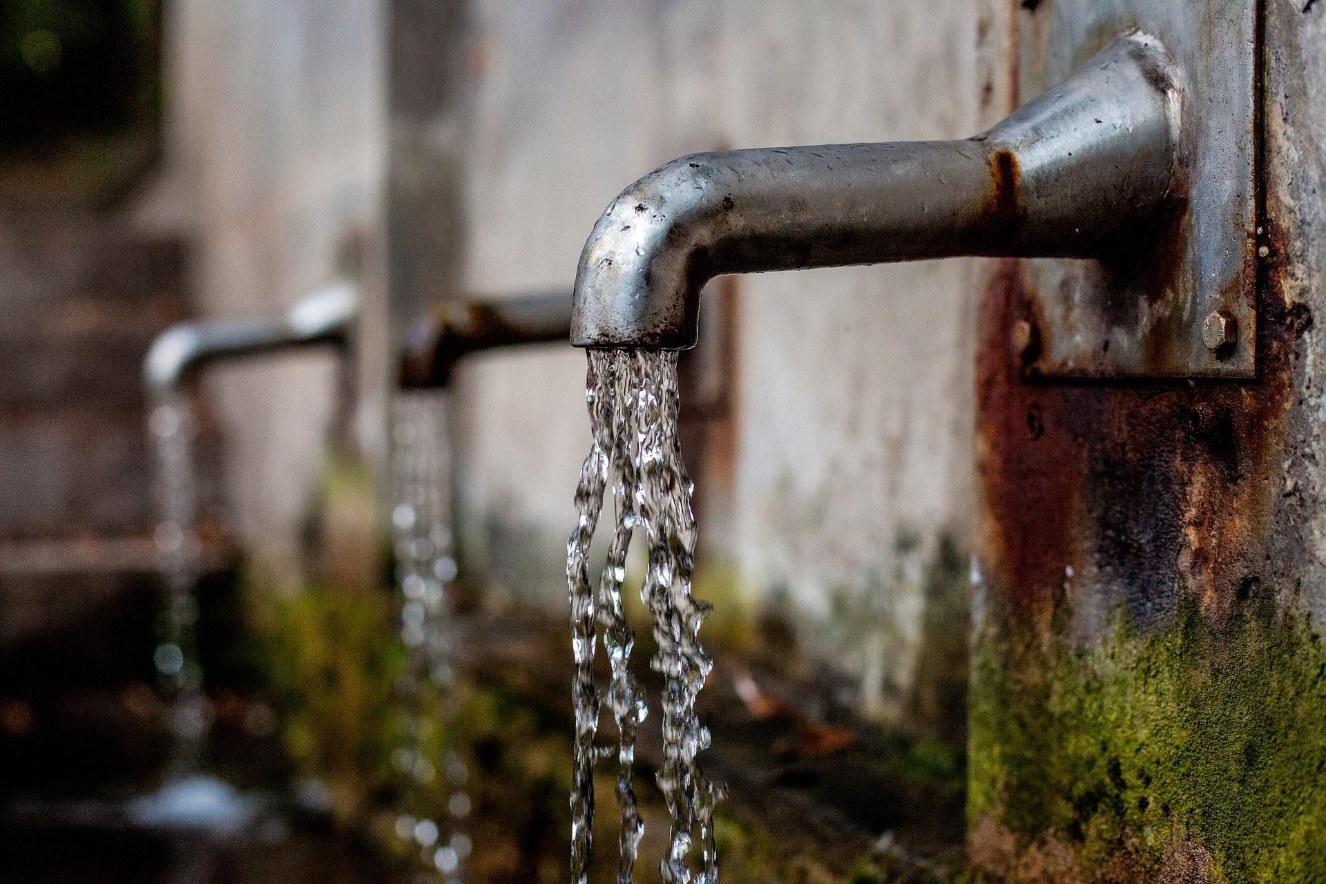 В Киевводоканале уверяют, что вода из-под крана лучше бутилированной