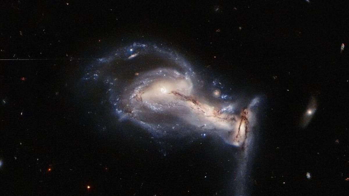 Космічний танець трьох галактик – фото Hubble