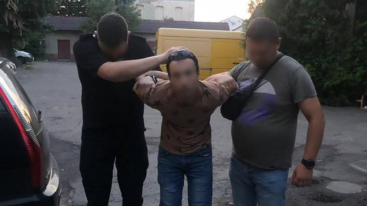 Задержали мужчину, который резал девушку из безответная любовь Задержали мужчину, который резал девушку из безответная любовь