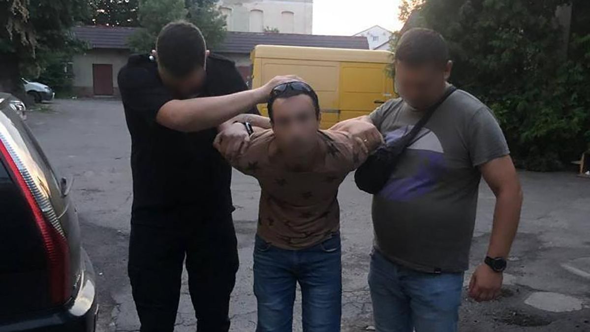 Задержали мужчину, который резал девушку из безответная любовь Задержали мужчину, который резал девушку из безответная любовь