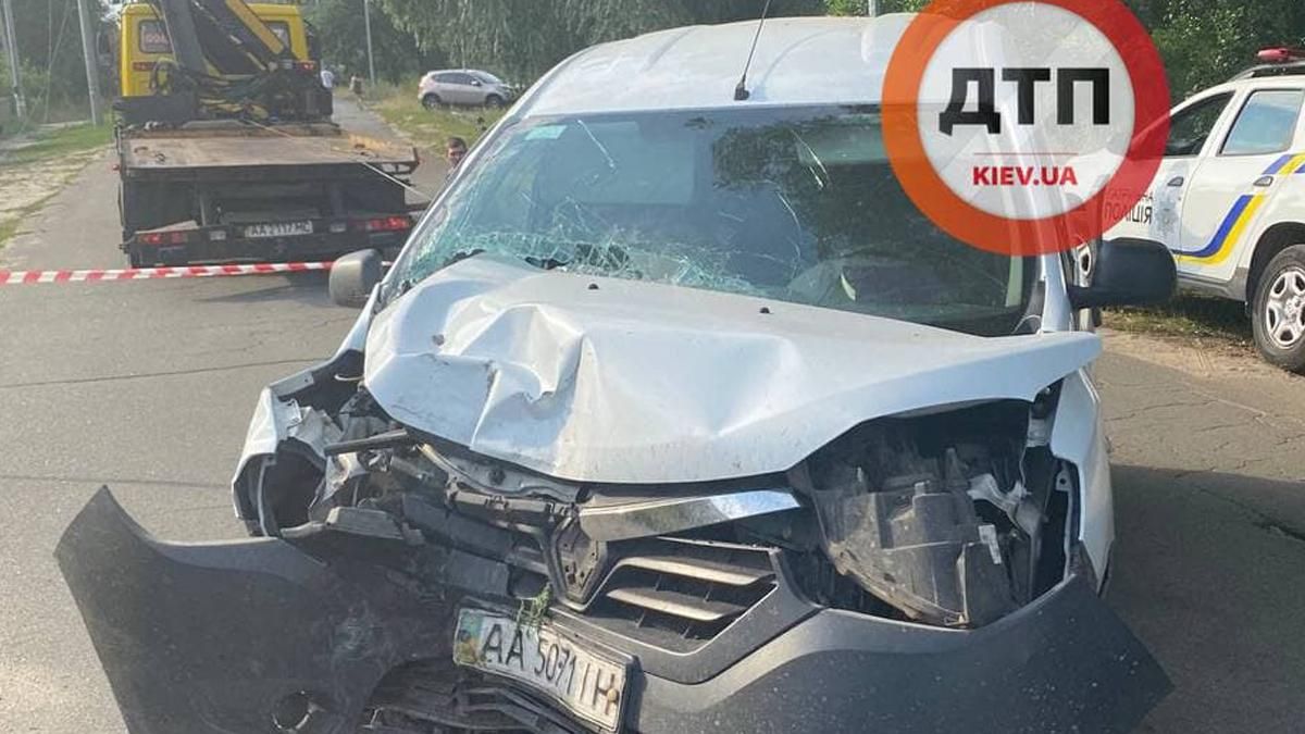 В Киевской области пьяный водитель врезался в столб В Киевской области пьяный водитель врезался в столб