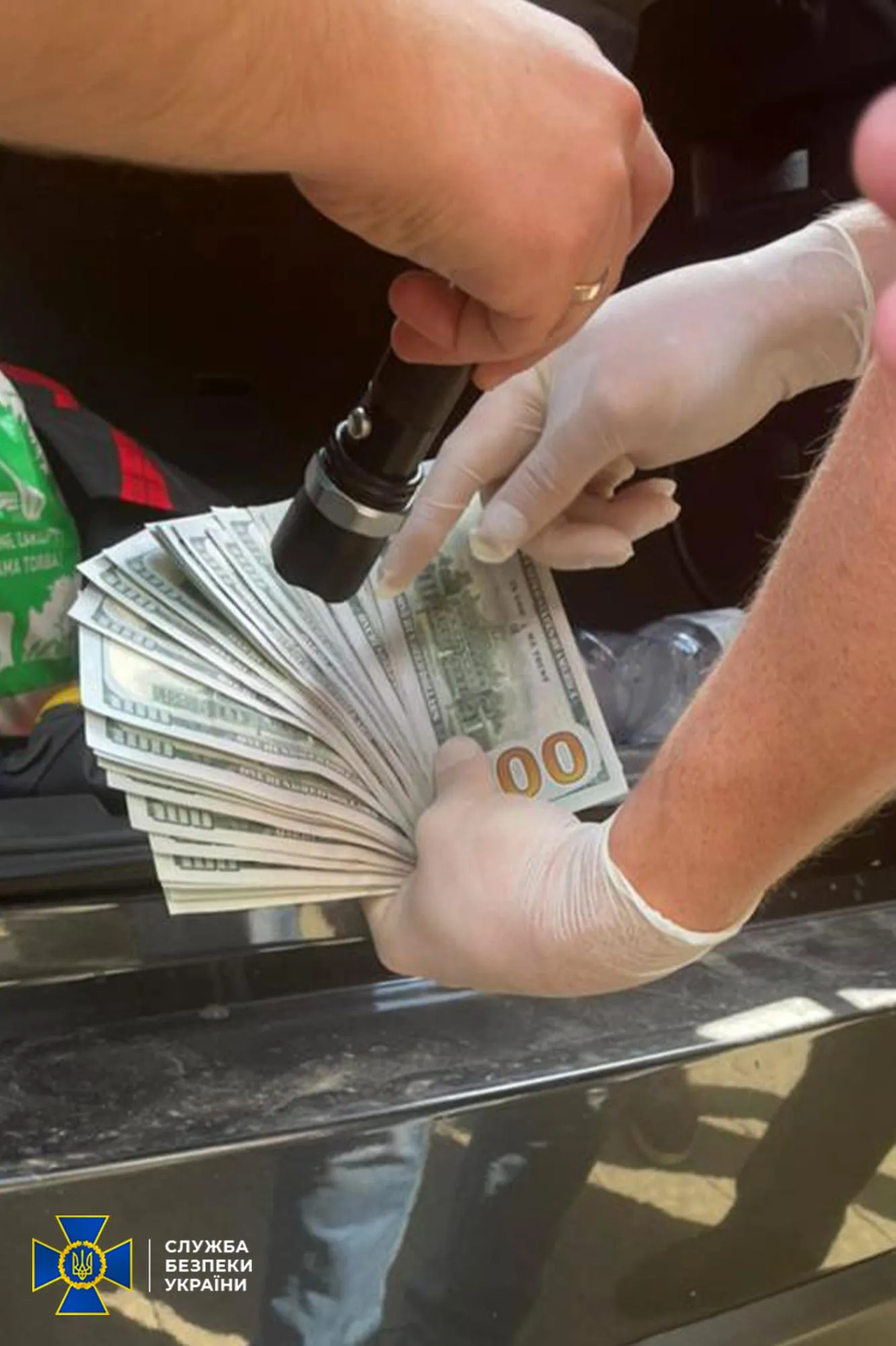 СБУ затримала військового посадовця Брав хабар 4 тисячі доларів На Львівщині СБУ затримала військового посадовця Брав хабар 4 тисячі доларів На Львівщині
