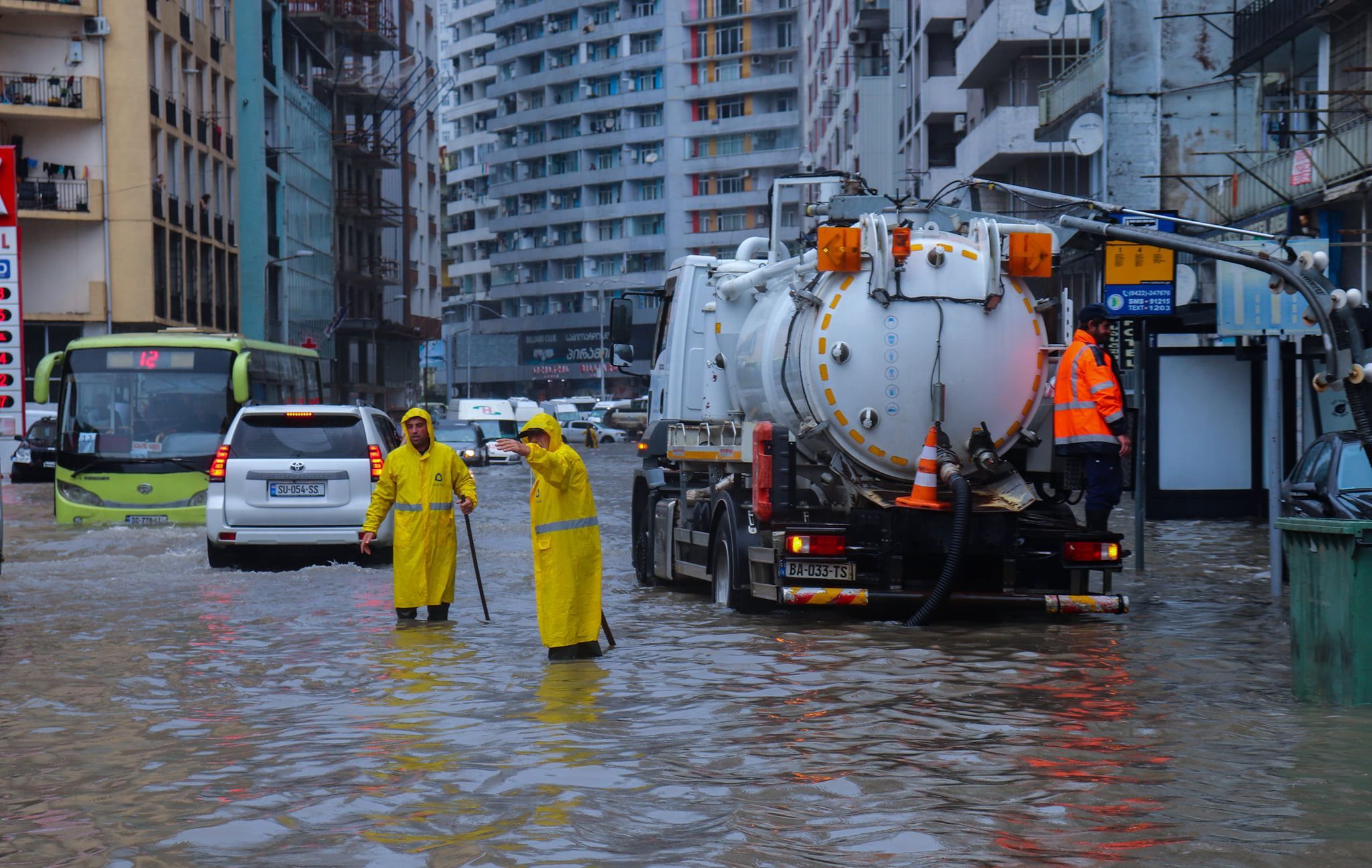 Грузію накрила повінь через сильну через сильну зливу – відео Грузію накрила повінь через сильну через сильну зливу – відео